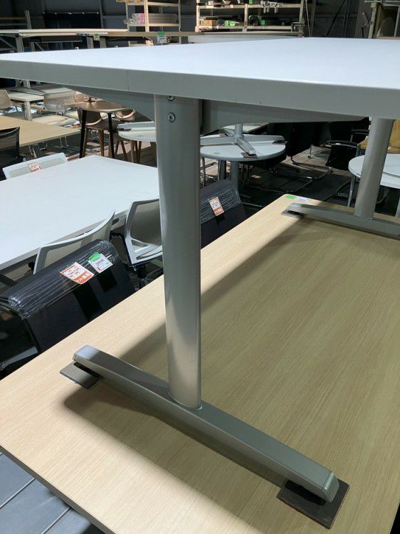 オカムラ8177シリーズ 1500ミーティングテーブル 商品画像6