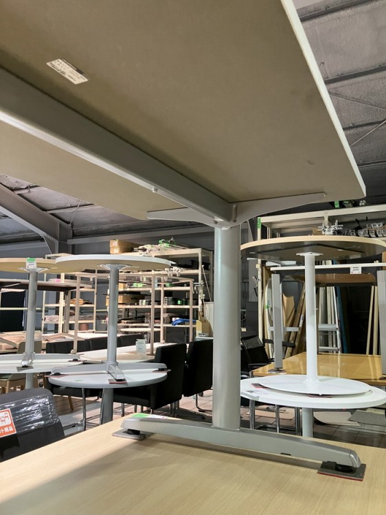 オカムラ8177シリーズ 1500ミーティングテーブル 商品画像8