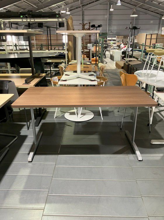 オカムラ8177シリーズ ミーティングテーブル 商品画像2