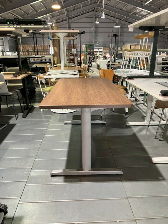 オカムラ8177シリーズ ミーティングテーブル 商品画像3