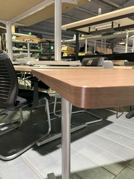 オカムラ8177シリーズ ミーティングテーブル 商品画像5