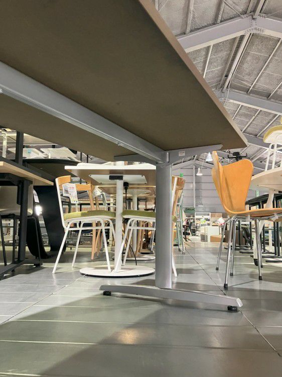 オカムラ8177シリーズ ミーティングテーブル 商品画像8