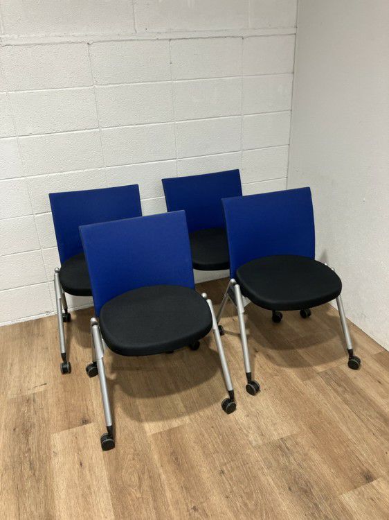 ウチダ（内田洋行）スタッキングチェア４脚セット 商品画像1