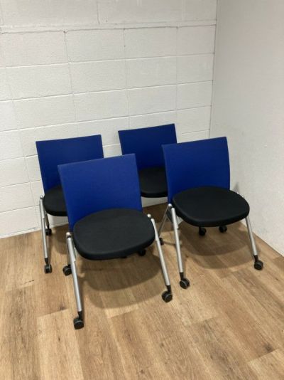 ウチダ（内田洋行）スタッキングチェア４脚セット 商品画像1