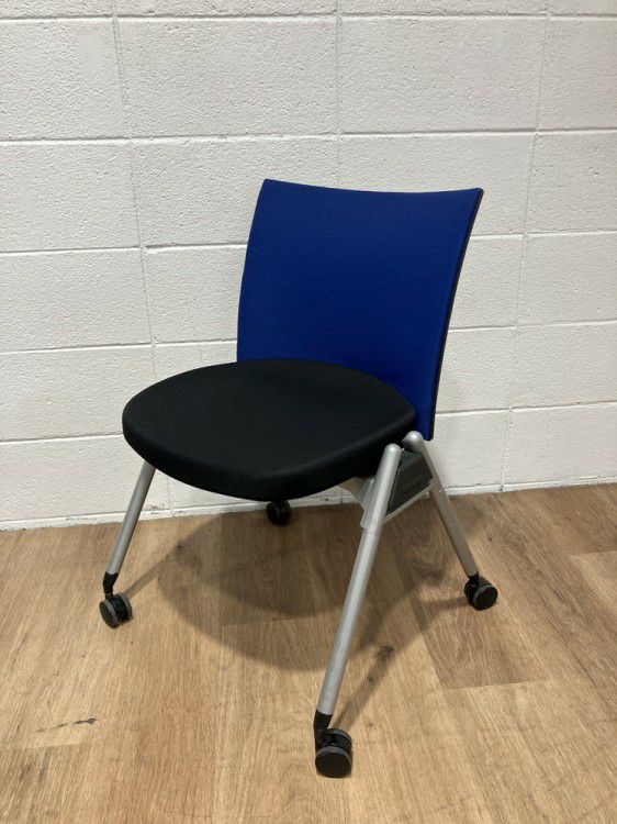 ウチダ（内田洋行）スタッキングチェア４脚セット 商品画像3