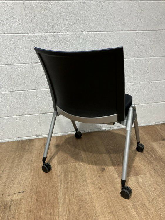 ウチダ（内田洋行）スタッキングチェア４脚セット 商品画像4