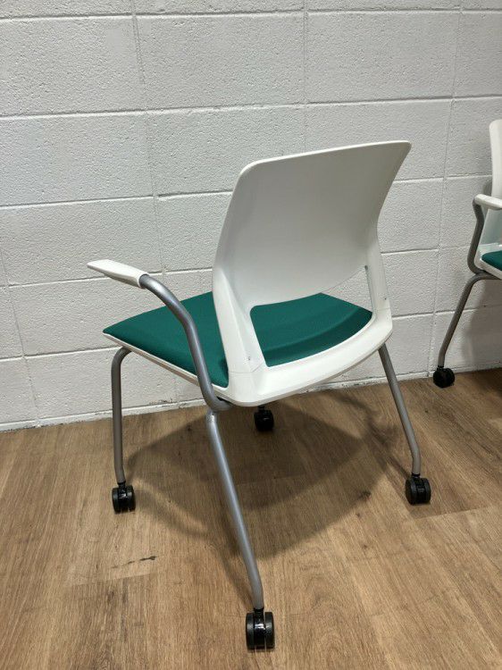 コクヨスタッキングチェア4脚セット 商品画像4