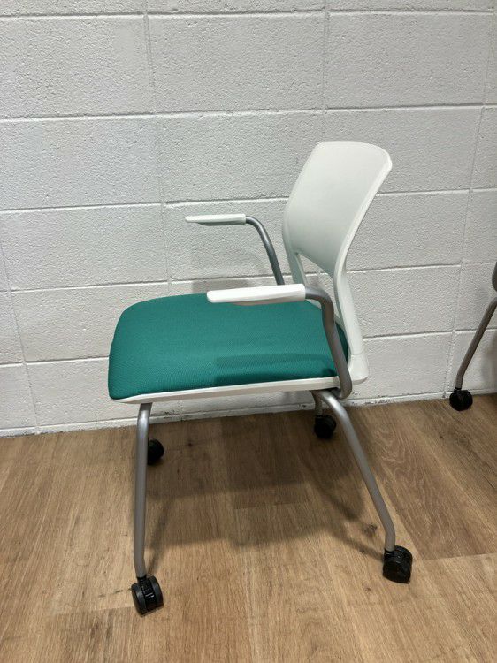 コクヨスタッキングチェア4脚セット 商品画像5