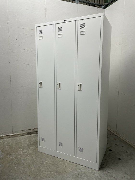 ウチダ（内田洋行）3人用ロッカー 商品画像1