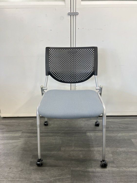 オカムラプロスタックシリーズ スタッキングチェア 商品画像2