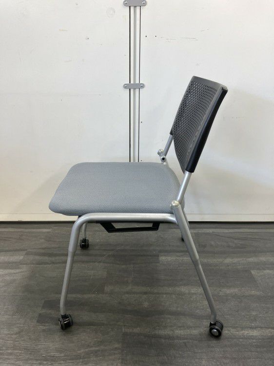 オカムラプロスタックシリーズ スタッキングチェア 商品画像3