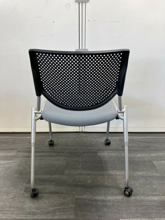 オカムラプロスタックシリーズ スタッキングチェア 商品画像4