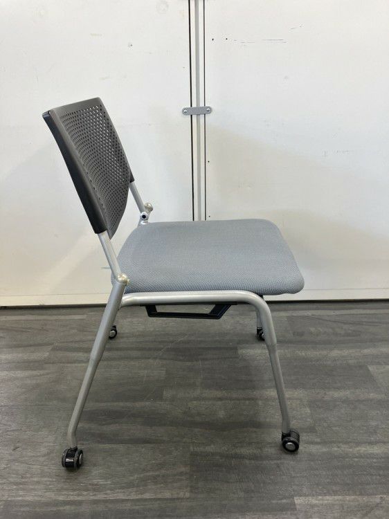 オカムラプロスタックシリーズ スタッキングチェア 商品画像5