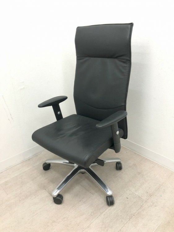 オカムラCEシリーズ 可動肘付役員チェア 商品画像1