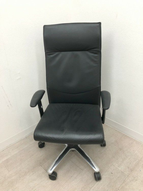 オカムラCEシリーズ 可動肘付役員チェア 商品画像2