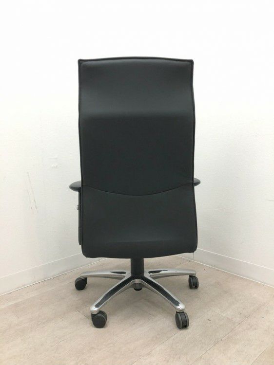 オカムラCEシリーズ 可動肘付役員チェア 商品画像5