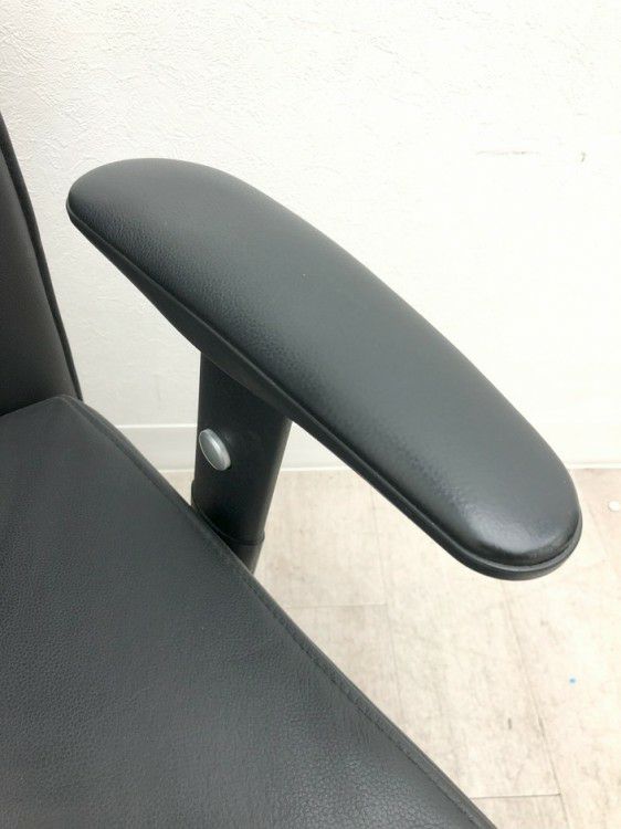 オカムラCEシリーズ 可動肘付役員チェア 商品画像11