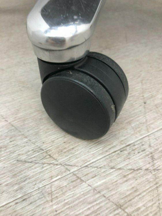 オカムラCEシリーズ 可動肘付役員チェア 商品画像17