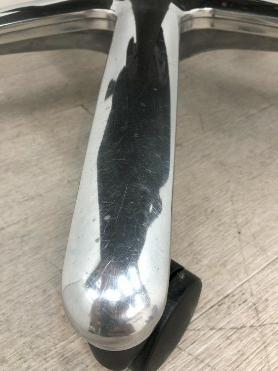 オカムラCEシリーズ 可動肘付役員チェア 商品画像18