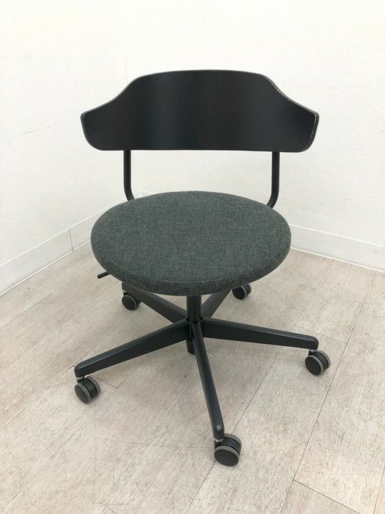 コクヨデイズオフィス ハングライクシリーズ ミーティングチェア 商品画像2