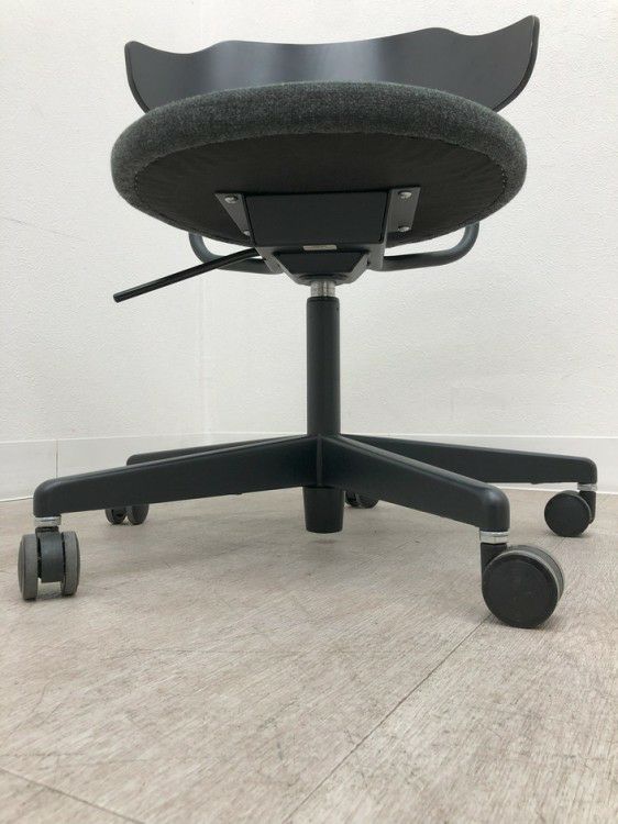 コクヨデイズオフィス ハングライクシリーズ ミーティングチェア 商品画像12