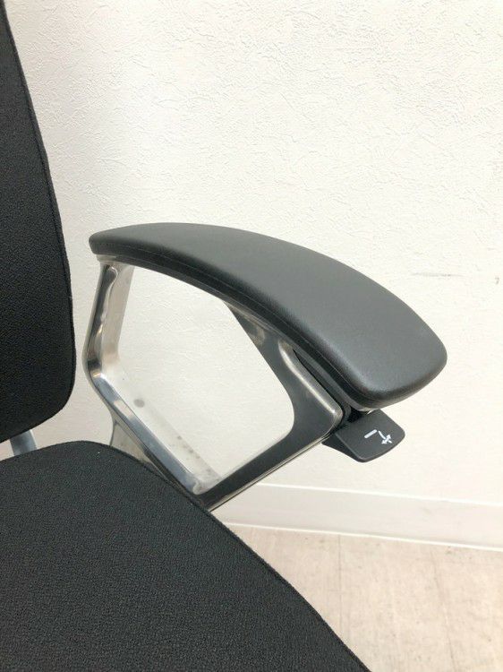 オカムラDuke(デューク)シリーズ 固定肘付デュークチェア 商品画像10