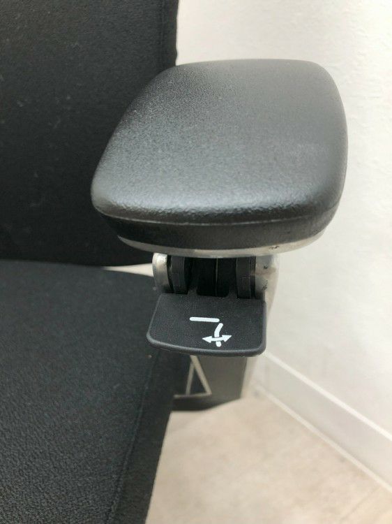 オカムラDuke(デューク)シリーズ 固定肘付デュークチェア 商品画像17