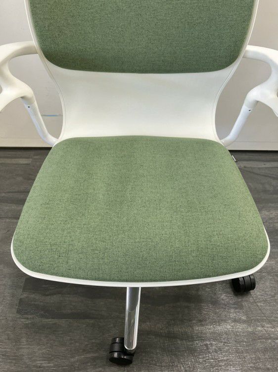 ウチダ（内田洋行）カゼトラシリーズ 固定肘付カゼトラチェア 商品画像8