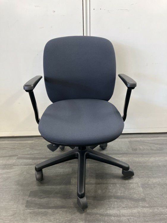 ウチダ（内田洋行）エニーザ（Anyza）チェア 固定肘付エニーザチェア 商品画像2