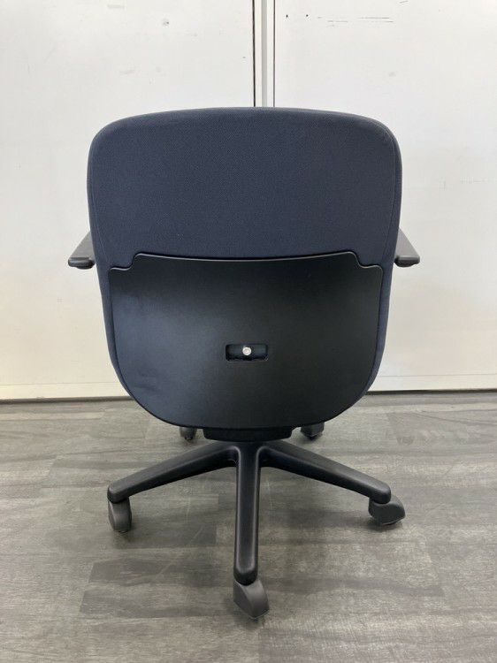 ウチダ（内田洋行）エニーザ（Anyza）チェア 固定肘付エニーザチェア 商品画像4