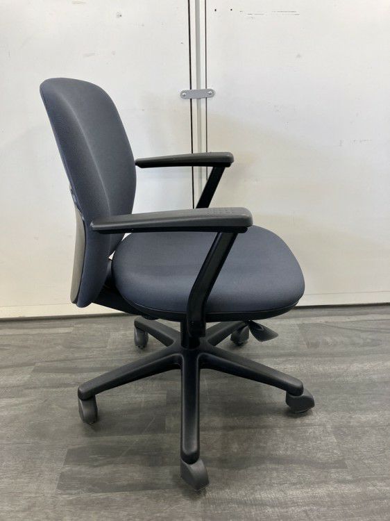 ウチダ（内田洋行）エニーザ（Anyza）チェア 固定肘付エニーザチェア 商品画像5