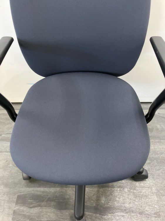 ウチダ（内田洋行）エニーザ（Anyza）チェア 固定肘付エニーザチェア 商品画像8