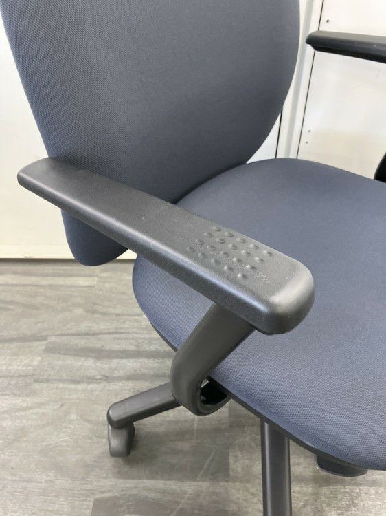 ウチダ（内田洋行）エニーザ（Anyza）チェア 固定肘付エニーザチェア 商品画像9