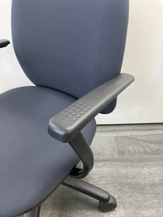 ウチダ（内田洋行）エニーザ（Anyza）チェア 固定肘付エニーザチェア 商品画像11