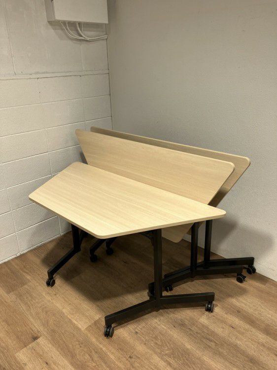 ウチダ（内田洋行）ニュートシリーズ 平行スタックテーブル３台セット 商品画像1