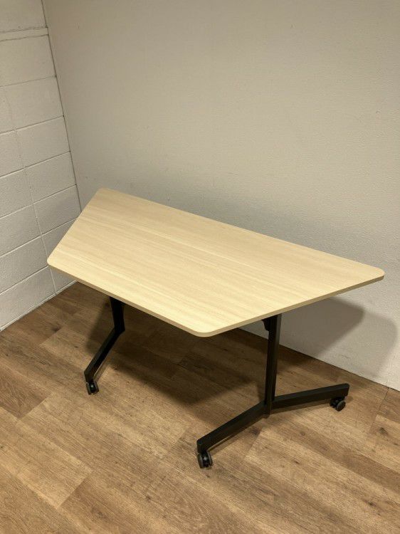 ウチダ（内田洋行）ニュートシリーズ 平行スタックテーブル３台セット 商品画像3