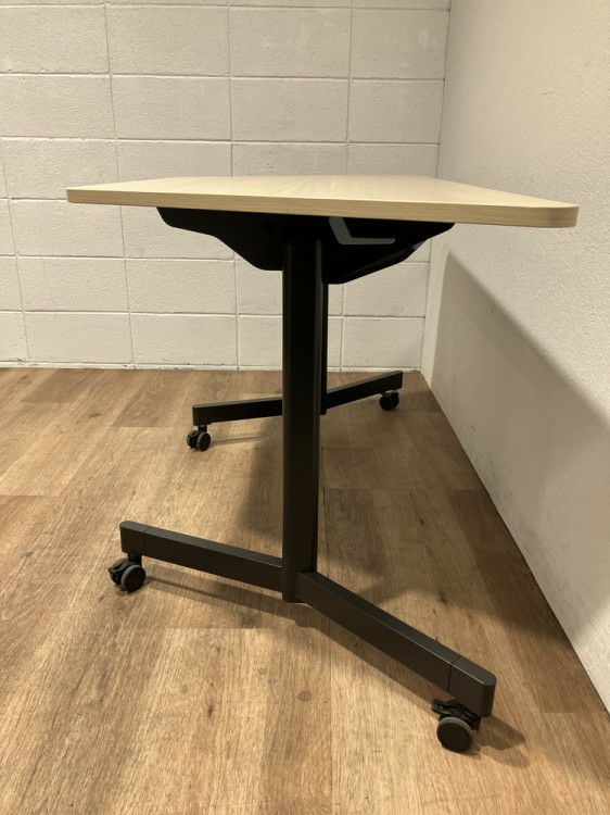 ウチダ（内田洋行）ニュートシリーズ 平行スタックテーブル３台セット 商品画像6