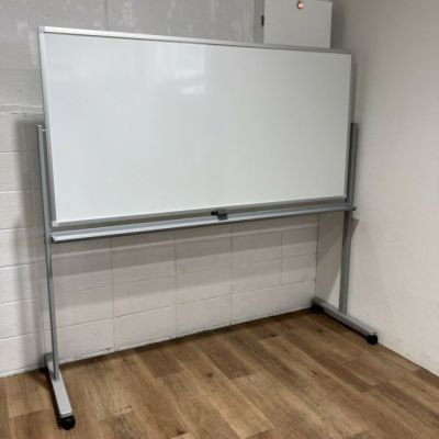 コクヨ1800脚付ホワイトボード 商品画像1