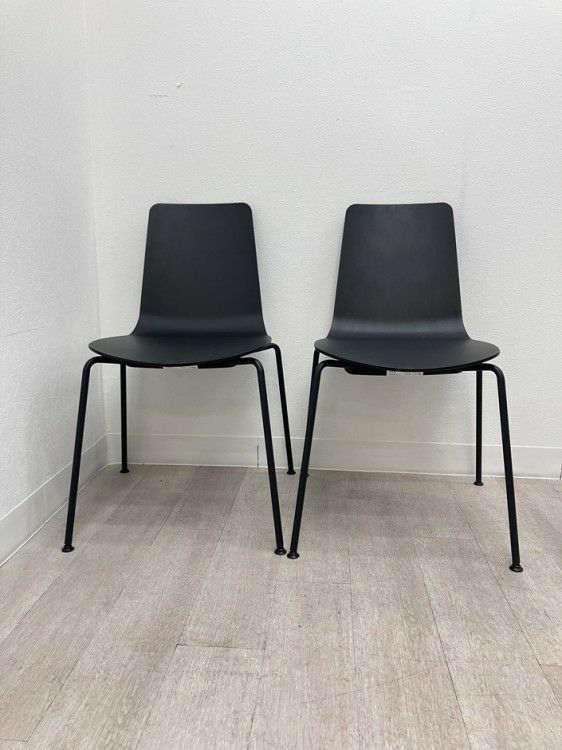 コクヨMycket(ミケット)シリーズ スタッキングチェア2脚セット 商品画像2