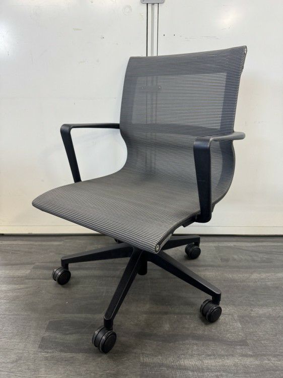 アイコM-1055シリーズ 固定肘付ミーティングチェア 商品画像1