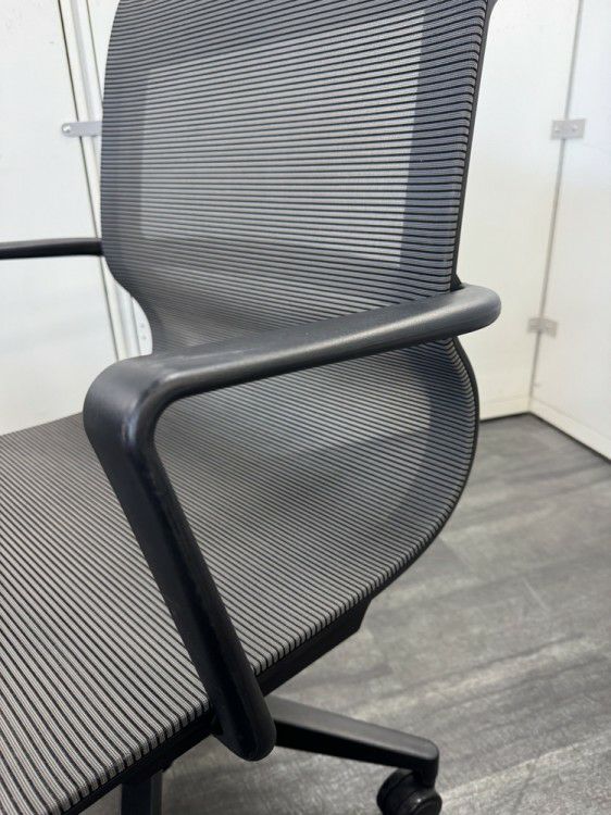 アイコM-1055シリーズ 固定肘付ミーティングチェア 商品画像8