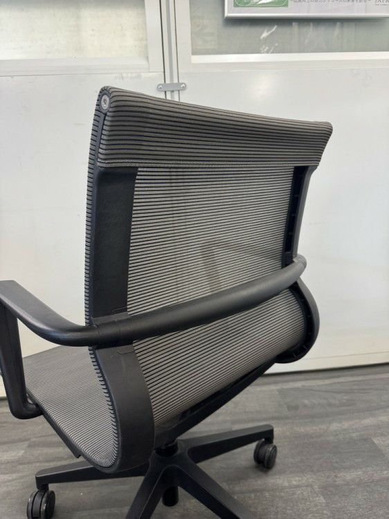 アイコM-1055シリーズ 固定肘付ミーティングチェア 商品画像9