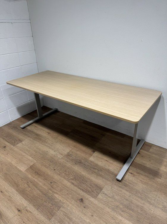 イトーキDCシリーズ ミーティングテーブル 商品画像1