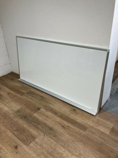 コクヨ1800壁掛ホワイトボード 商品画像1