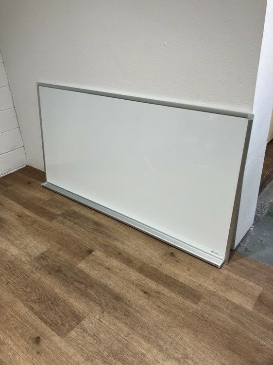 コクヨ1800壁掛ホワイトボード 商品画像1