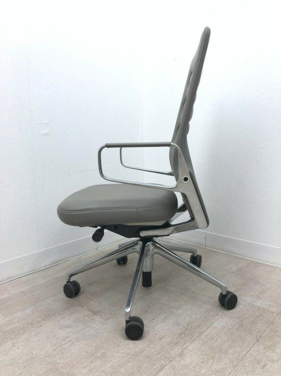 Vitra（ヴィトラ）AC4シリーズ 固定肘付AC4チェア 商品画像3