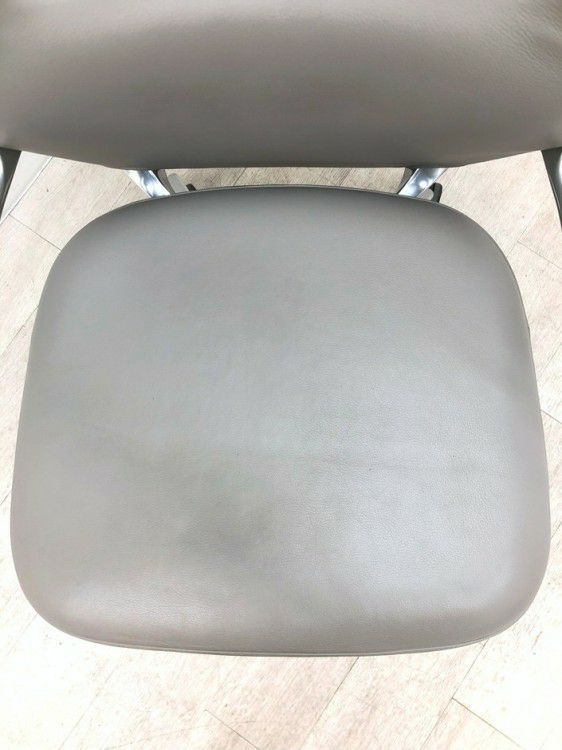 Vitra（ヴィトラ）AC4シリーズ 固定肘付AC4チェア 商品画像8