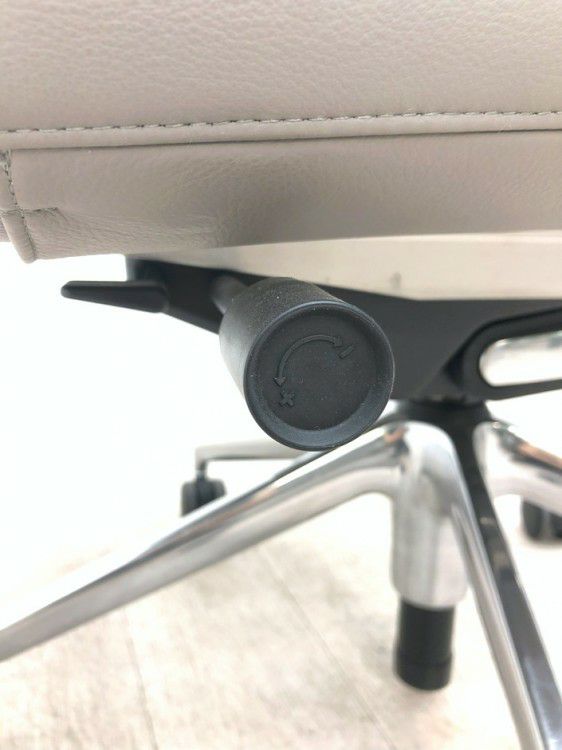 Vitra（ヴィトラ）AC4シリーズ 固定肘付AC4チェア 商品画像21