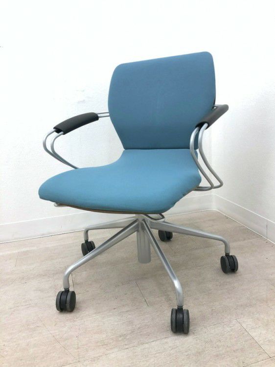 イトーキSINTA(シンタ)シリーズ ミーティングチェア 商品画像1