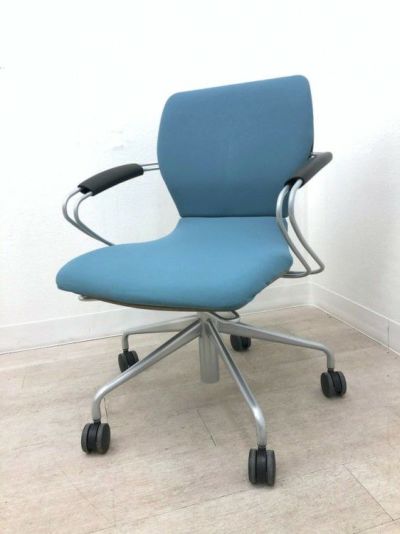 イトーキSINTA(シンタ)シリーズ ミーティングチェア 商品画像1